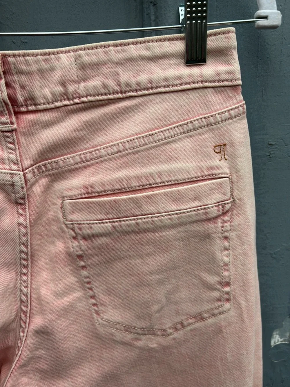 Pilcro Pink Cuffed Oversized High-Rise Wide-Leg Jeans, size 26 - Picture 9 of 13